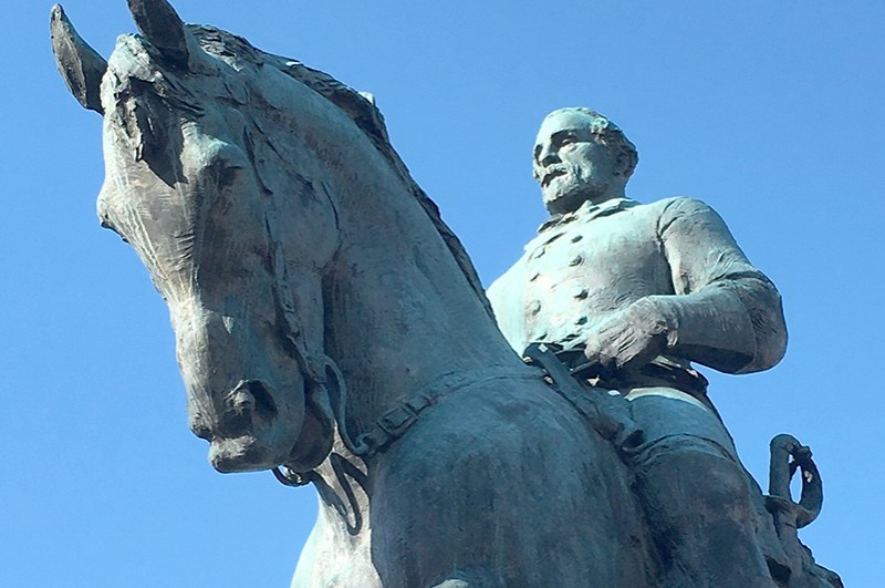 Robert E Lee statue