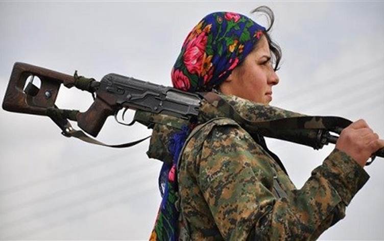 A YPJ fighter